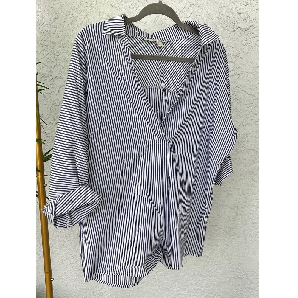Forever 21 Business Casual Formal Striped Blue and White Shirt